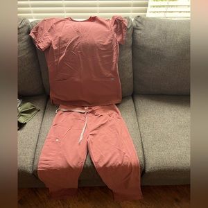 Size M Figs scrub set.